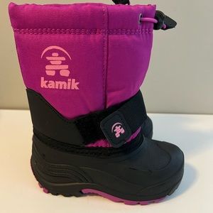 Toddler Kamik snowboots size 8.    Very good condition.  Worn once